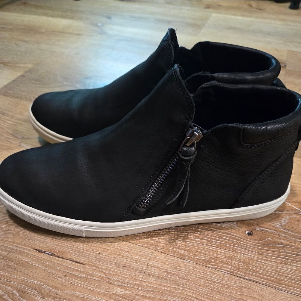 Gianni Bini Black Sneakers with Modern Zipper Design